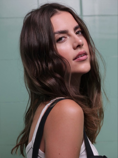 Laura Herrmann em trabalho de moda