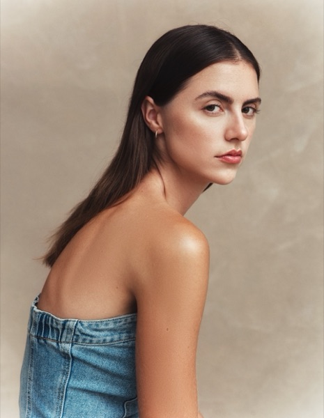 Laura Herrmann em trabalho de moda